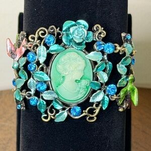 Vintage Style Floral Cameo Bracelet